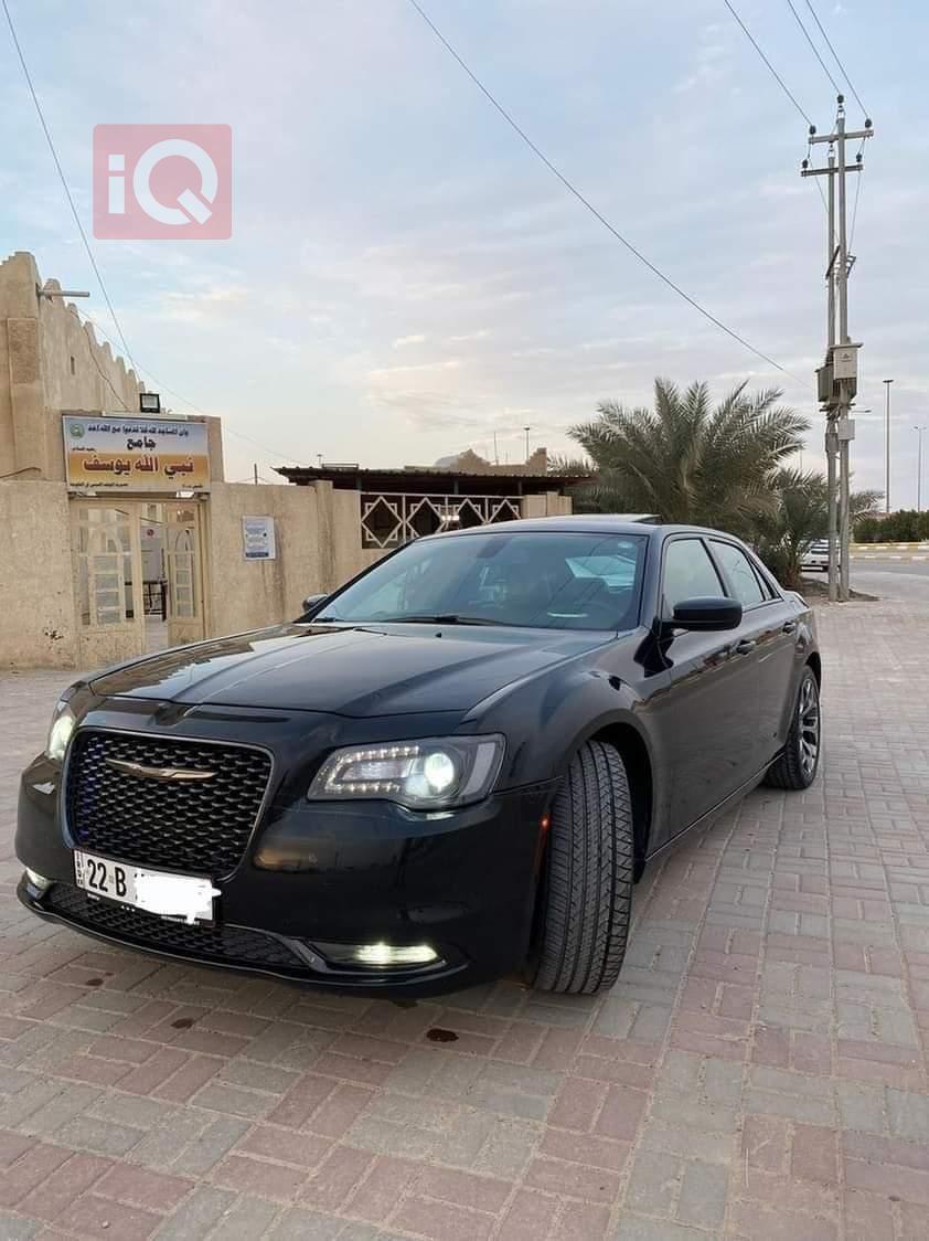 کرایسلەر 300